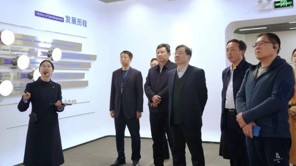 湖南省政協(xié)副主席、省工商聯(lián)主席張健一行到中偉寧鄉(xiāng)產(chǎn)業(yè)基地考察